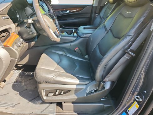 Used 2020 Cadillac Escalade Luxury AWD/4WD image 9