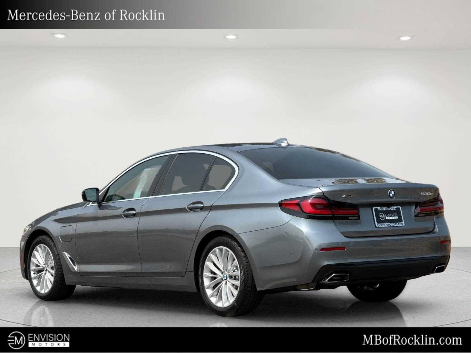 Used 2021 BMW 530e xDrive w/ Premium Package AWD/4WD image 4