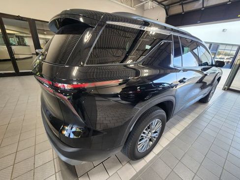 Used 2025 Chevrolet Traverse LT w/ Driver Confidence Package FWD image 4