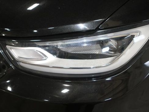 Used 2021 Chrysler Pacifica Touring-L w/ Uconnect Theater Family Group FWD image 7