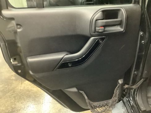 Used 2014 Jeep Wrangler Unlimited Sahara AWD/4WD image 19