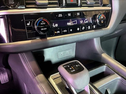 Used 2025 Nissan Pathfinder SV FWD image 16