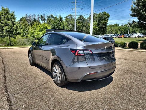 Used 2023 Tesla Model Y Long Range AWD/4WD image 6