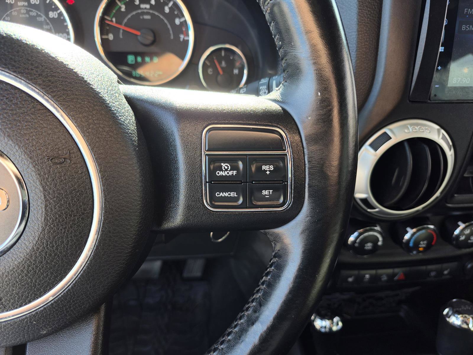 Used 2016 Jeep Wrangler Unlimited Sahara w/ Connectivity Group AWD/4WD image 21