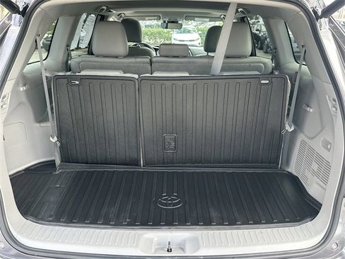 Used 2019 Toyota Highlander XLE image 9