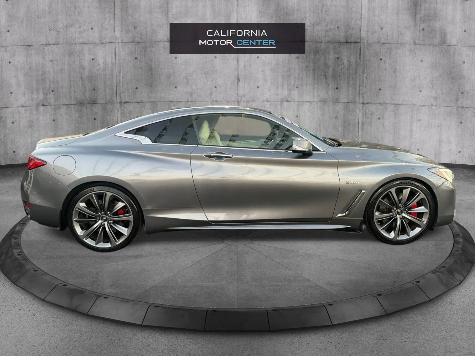 Used 2018 INFINITI Q60 Red Sport 400 w/ Sensory Package 3.0T Sport RWD image 4