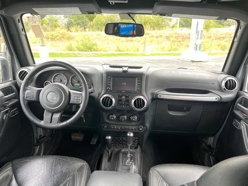 Used 2015 Jeep Wrangler Unlimited Rubicon w/ Dual Top Group AWD/4WD image 22