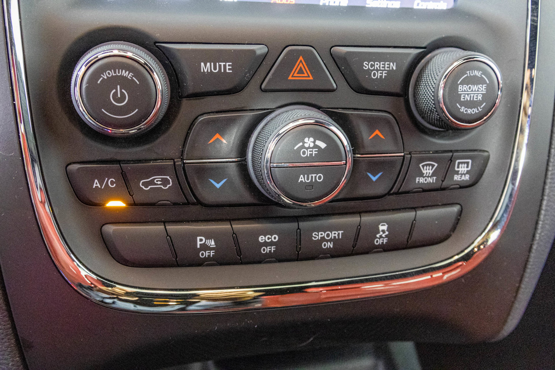 Used 2020 Dodge Durango R/T w/ Blacktop Package AWD/4WD image 31