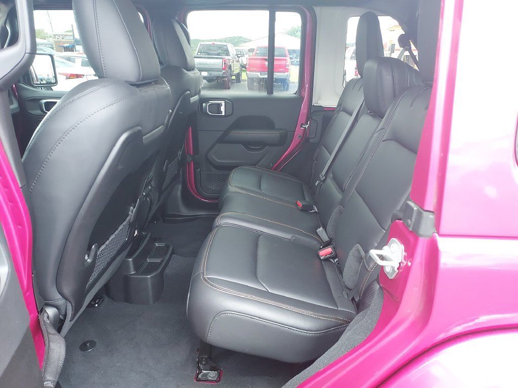 Used 2024 Jeep Wrangler Unlimited Sahara AWD/4WD image 14
