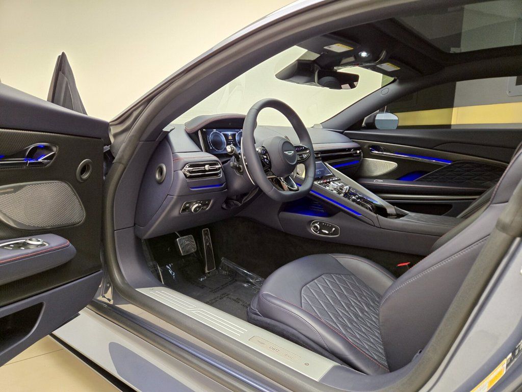 Used 2025 Aston Martin DB12 Coupe RWD image 16