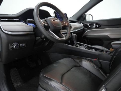 Used 2025 Jeep Compass Limited image 10