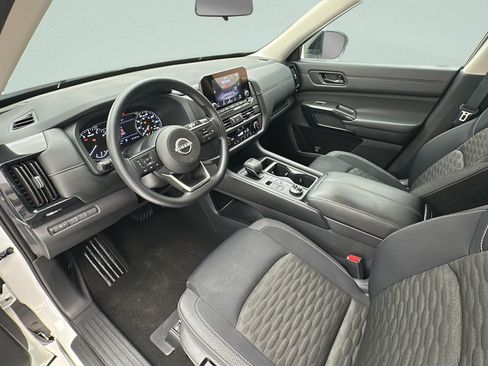 Used 2024 Nissan Pathfinder S AWD/4WD image 12