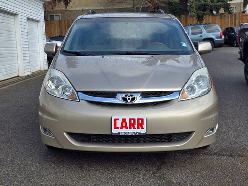 Used 2010 Toyota Sienna XLE image 44