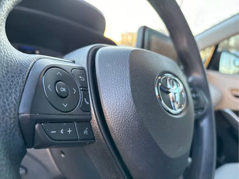 Used 2023 Toyota Corolla Cross L image 9