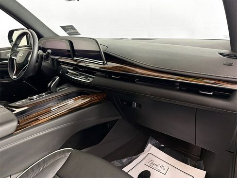 Used 2024 Cadillac Escalade Premium Luxury image 34