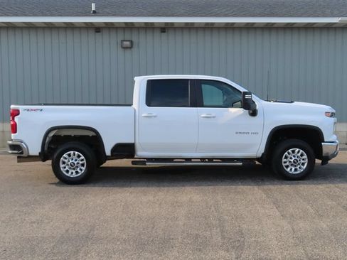 Used 2025 Chevrolet Silverado 2500 LT w/ Convenience Package AWD/4WD image 2
