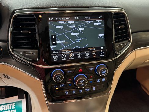 Used 2019 Jeep Grand Cherokee Limited AWD/4WD image 16