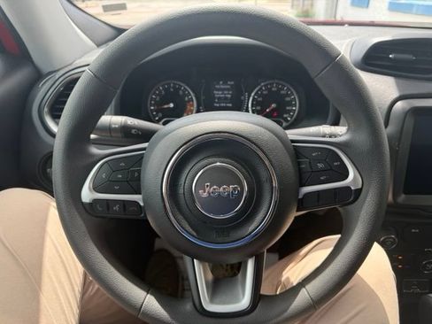 Used 2023 Jeep Renegade Latitude AWD/4WD image 19