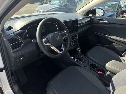 New 2026 Volkswagen Taos SE FWD image 10