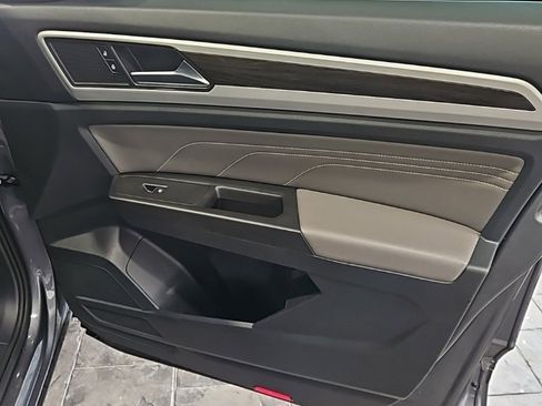 Used 2023 Volkswagen Atlas SE image 11