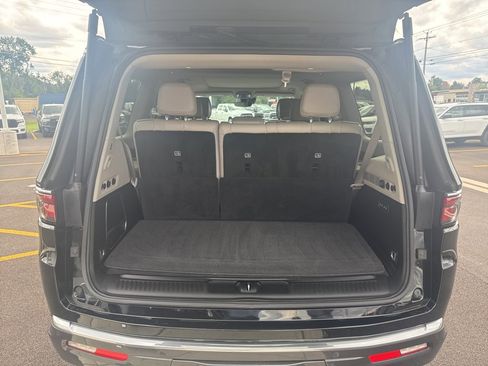 Used 2022 Jeep Wagoneer Series III w/ Premium Group I image 17