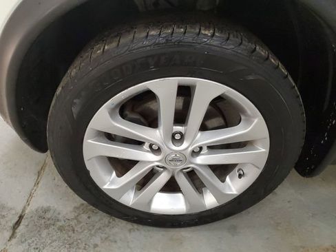 Used 2011 Nissan Juke SL image 27