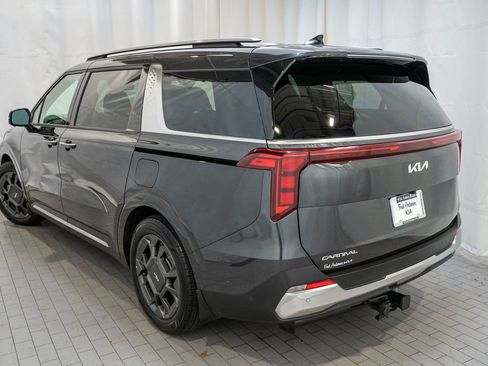 Certified 2025 Kia Carnival SX image 4