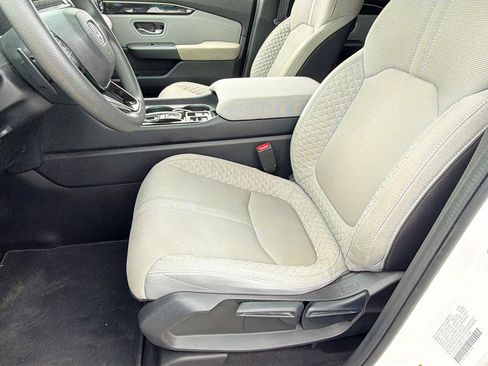 Used 2023 Honda Pilot LX image 12
