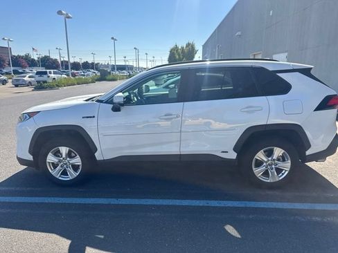 Used 2021 Toyota RAV4 XLE w/ Convenience Package AWD/4WD image 9