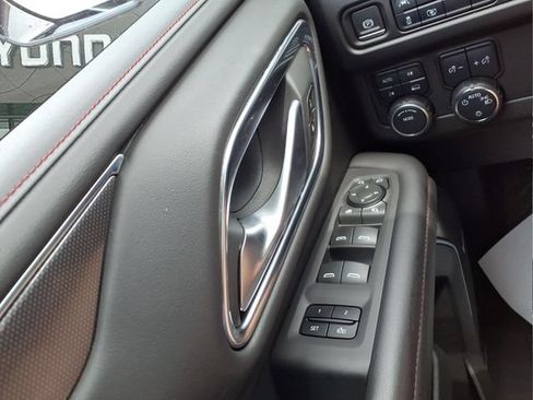 Used 2022 Chevrolet Suburban RST w/ Luxury Package AWD/4WD image 28