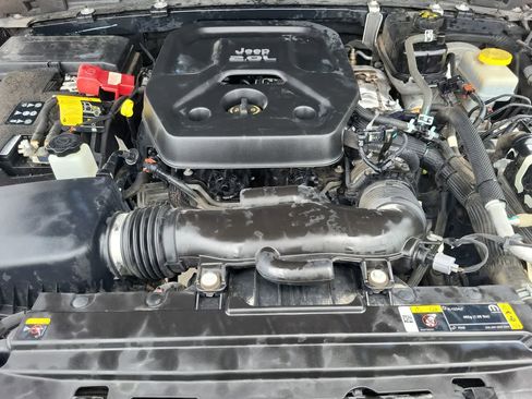 Used 2021 Jeep Wrangler Unlimited Sahara AWD/4WD image 17