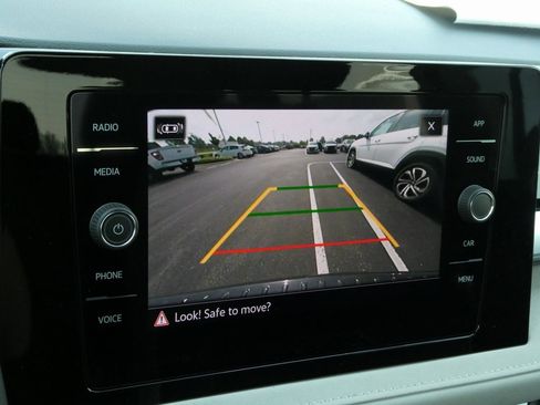 New 2025 Volkswagen Taos SE image 7