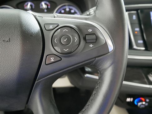 Used 2020 Buick Enclave Premium w/ Sun and Sites Package image 28