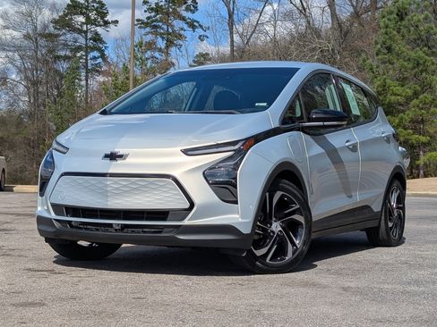 Used 2022 Chevrolet Bolt LT w/ Infotainment Package image 4