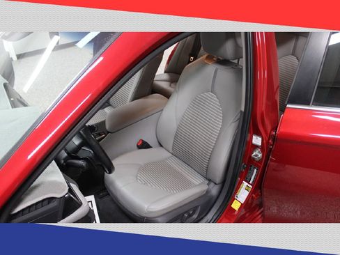 Used 2020 Toyota Camry SE image 12