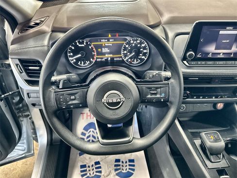 Used 2023 Nissan Rogue SV image 17