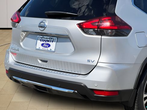Used 2019 Nissan Rogue SV w/ Premium Package FWD image 40