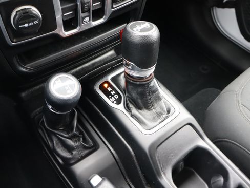 Used 2018 Jeep Wrangler Unlimited Sport S image 31