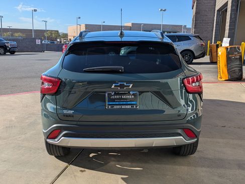 Certified 2025 Chevrolet Trax LT w/ Driver Confidence Package image 5