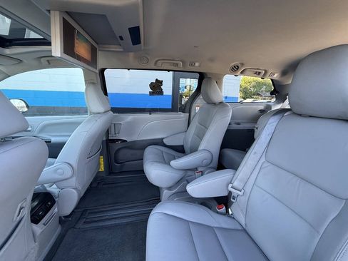 Used 2015 Toyota Sienna XLE Premium FWD image 15