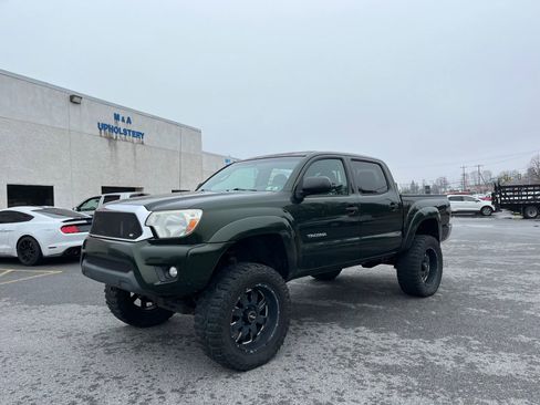 Used 2014 Toyota Tacoma 4x4 Double Cab w/ SR5 Package image 28
