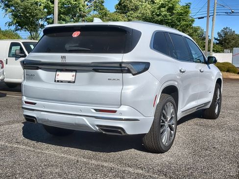 New 2026 Buick Enclave Avenir w/ Super Cruise Package FWD image 8