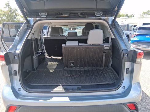 Used 2021 Toyota Highlander XLE AWD/4WD image 20