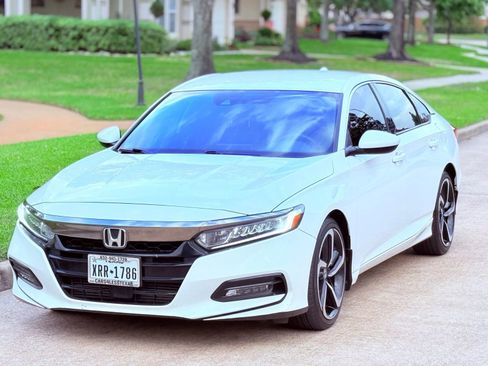 Used 2018 Honda Accord Sport image 3