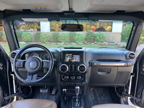 Used 2017 Jeep Wrangler 75th Anniversary image 19