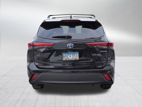 Used 2022 Toyota Highlander XLE image 7