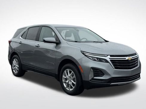 Used 2023 Chevrolet Equinox LT w/ Driver Convenience Package image 4