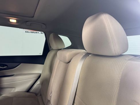 Used 2014 Nissan Rogue SV w/ SV Moonroof Package image 25