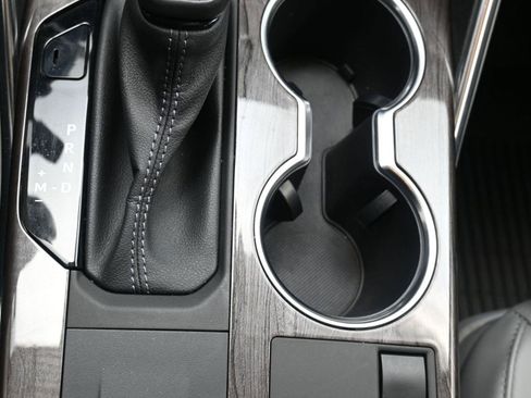 Used 2023 Toyota Highlander Limited image 10