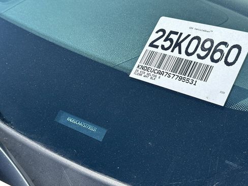 New 2025 Kia Seltos S image 27